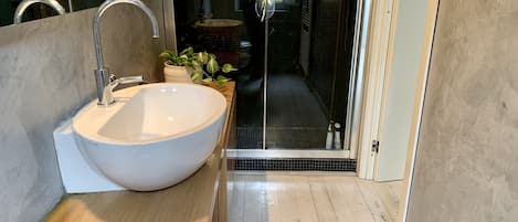 Condo, 1 Bedroom, Smoking, Balcony | Bathroom
