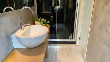 Condo, 1 Bedroom, Smoking, Balcony | Bathroom