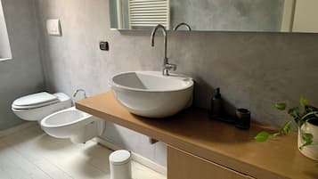 Condo, 1 Bedroom, Smoking, Balcony | Bathroom