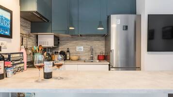 Microwave, stovetop, coffee/tea maker