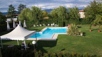 Zimmer, 2 Schlafzimmer, barrierefrei, Raucher | Pool | Außenpool