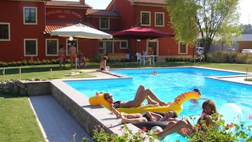 Zimmer, 2 Schlafzimmer, barrierefrei, Raucher | Pool | Außenpool