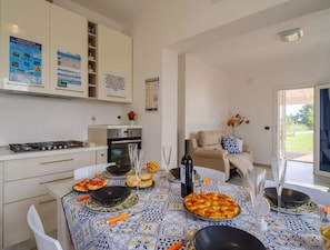 Villa, 2 Bedrooms, Accessible, Smoking | Dining room