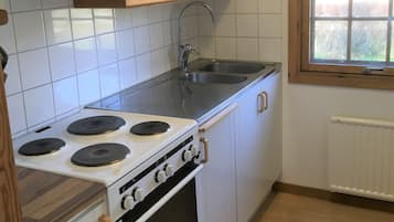 Bungalow, 4 Bedrooms, Balcony, Garden View | Bahagian dalam