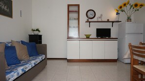 Villa, 2 Schlafzimmer, Terrasse, Gartenblick | Innenbereich