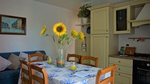 Apartamento, 2 quartos, sacada | Opções para refeição