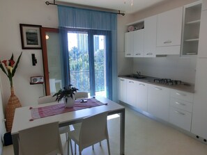 Apartment, 1 Schlafzimmer, Balkon | Wohnbereich