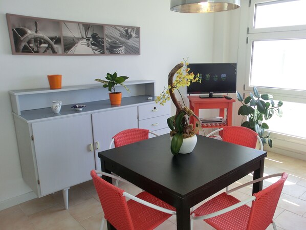 Appartamento, 3 camere da letto, terrazzo, vista oceano | Ristoranti