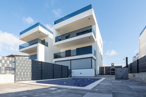 Apartamento, 2 quartos, para fumantes, sacada | Fachada