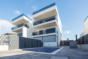 Apartamento, 2 quartos, para fumantes, sacada | Fachada