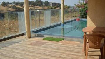 Kolam renang outdoor