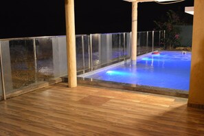 Kolam renang outdoor