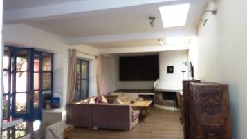 Shared Dormitory, 1 Bedroom, Smoking, Terrace | Interior