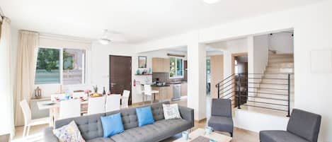 Villa, 3 Bedrooms, Balcony, Ocean View | Living area