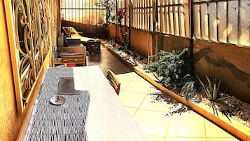 Shared Dormitory, 2 Bedrooms, Smoking, Balcony | Taman