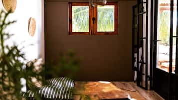 Apartment, 1 Bedroom, Terrace, Mountain View | Dining