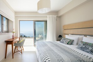 5 bedrooms, iron/ironing board, travel crib, free WiFi - Seclusion Immersed in Unobstracted Sea Views & Spa Comforts (Rethymno)