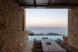 Outdoor dining - Seclusion Immersed in Unobstracted Sea Views & Spa Comforts (Rethymno)