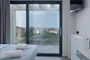 خزنة داخل الغرفة وتجهيزات عازلة للصوت وواي فاي مجانًا وملاءات أسرّة