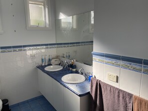 浴缸、提供毛巾、番梘、廁紙