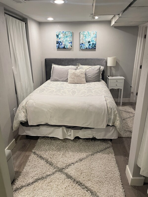 1 bedroom, desk, free WiFi, bed sheets