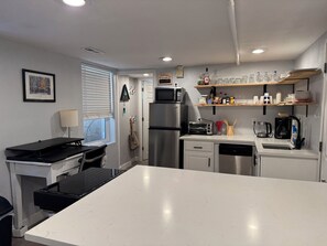 Refrigerador, microondas, parrilla de estufa y lavavajillas 