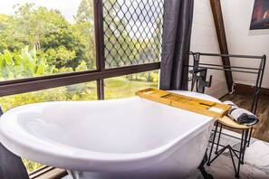 Interior - Gorgeous 3 bedroom raked ceiling cabin (Blackbutt)