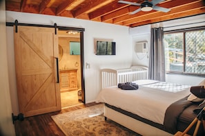 3 bedrooms, desk, iron/ironing board, free WiFi