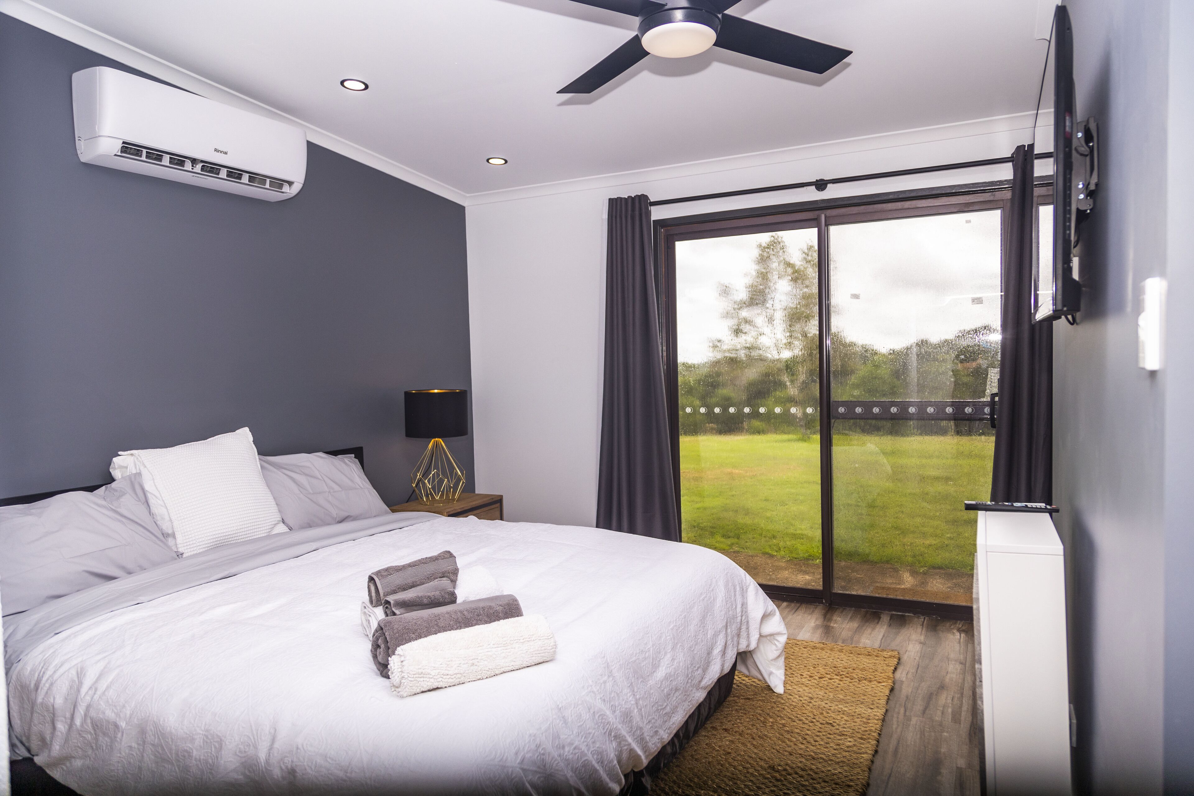 3 bedrooms, desk, iron/ironing board, free WiFi