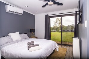 3 bedrooms, desk, iron/ironing board, free WiFi