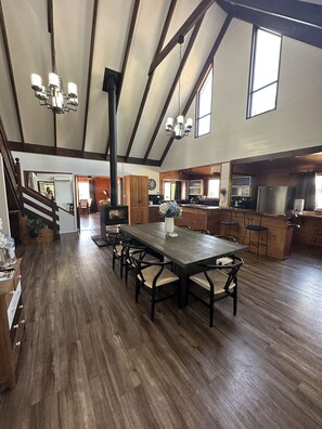 Dining - Gorgeous 3 bedroom raked ceiling cabin (Blackbutt)