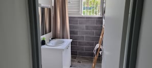 Doccia, asciugacapelli, asciugamani