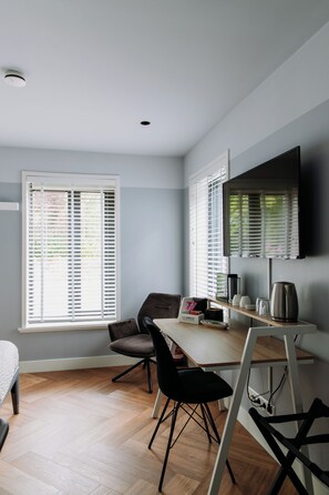 Standard Double Room | Premium bedding, individually decorated, blackout drapes, soundproofing - Boutique B&B Oud Aa (Breukelen)