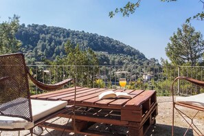 Outdoor dining - Beautiful House Ca Madò Maria with views of Bunyola (Bunyola)