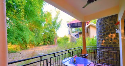 Bundela Bandhavgarh by Octave