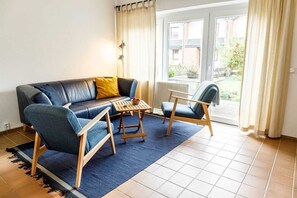 Unclassified image, 4 of 18, button