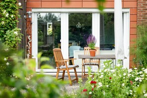 Unclassified image, 2 of 18, button