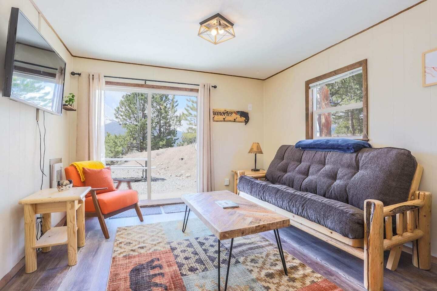 Smart-TV, peis og kontorer