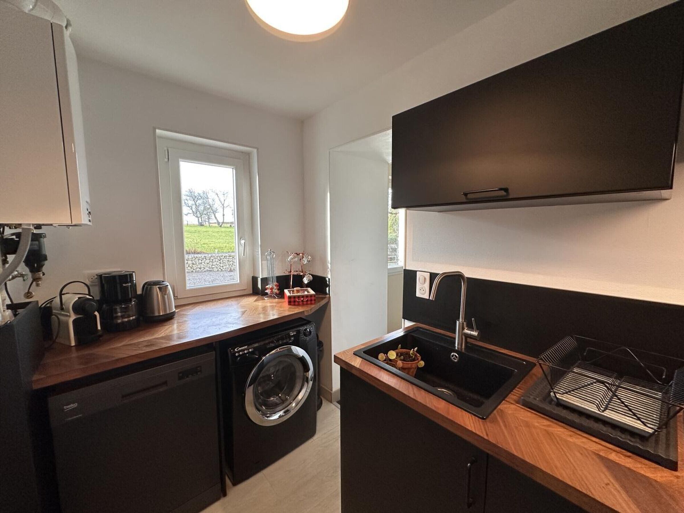 雪櫃、微波爐、焗爐、洗碗機