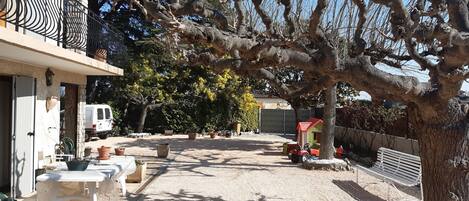 تناول الطعام بالخارج