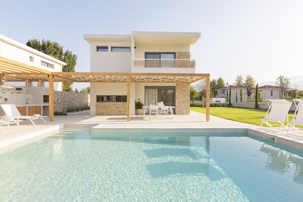 Pool - Villa " Helios" located in the magnificent "White Nest Complex" (Katerini)