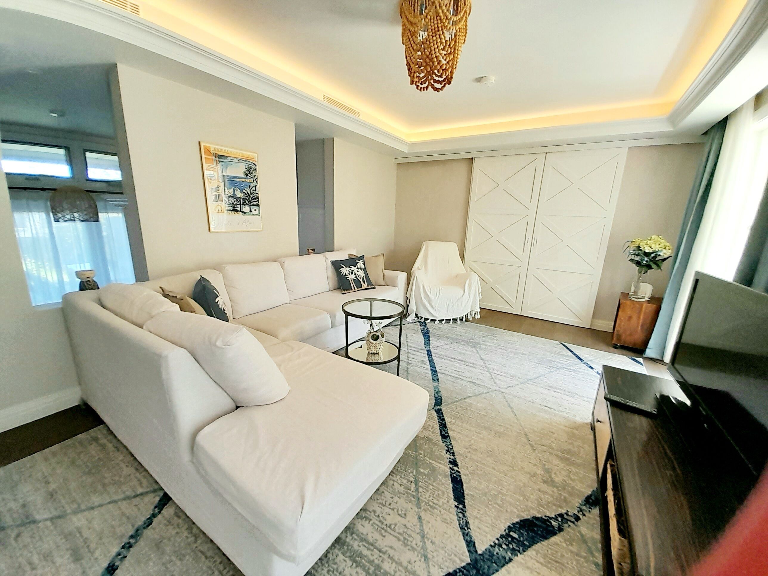 Hampton style 3 bedrooms, study and wet bar 10min from all Sydney attractions