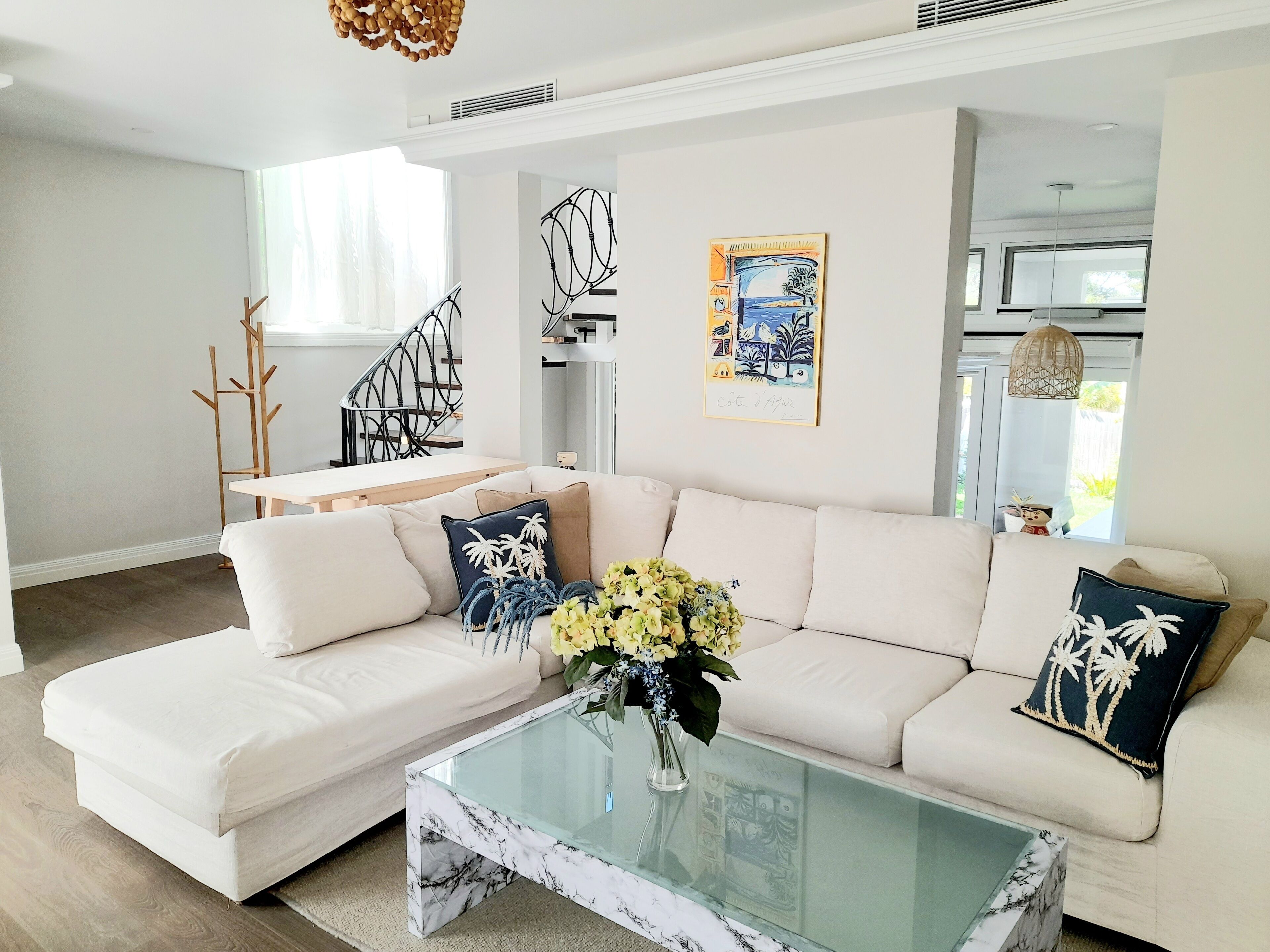 Hampton style 3 bedrooms, study and wet bar 10min from all Sydney attractions