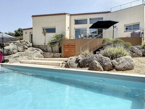 Piscina all'aperto, una piscina riscaldata