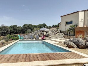 Alberca al aire libre y alberca climatizada