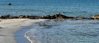 Villa sea view - pool and garden - near the beach