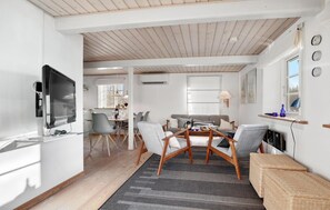 TV - Lovely home in Svaneke with WiFi (Svaneke)
