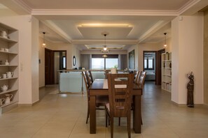 Deluxe Villa | In-room dining - Villa Serenity (Kropia)