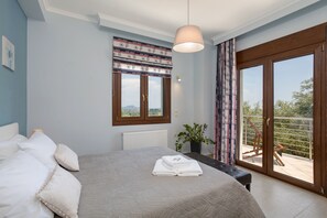 Deluxe Villa | 3 bedrooms, iron/ironing board, free WiFi, bed sheets - Villa Serenity (Kropia)