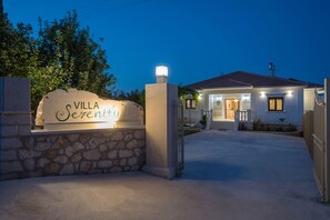 Front of property - Villa Serenity (Kropia)